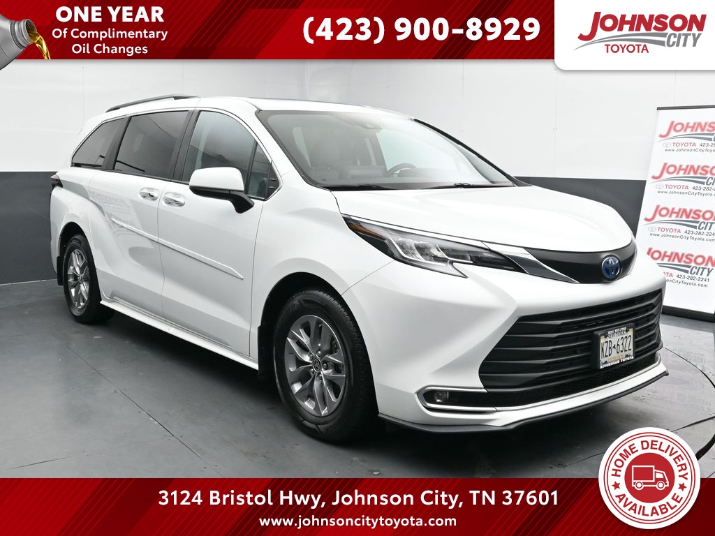 2022 Toyota Sienna XLE's photo