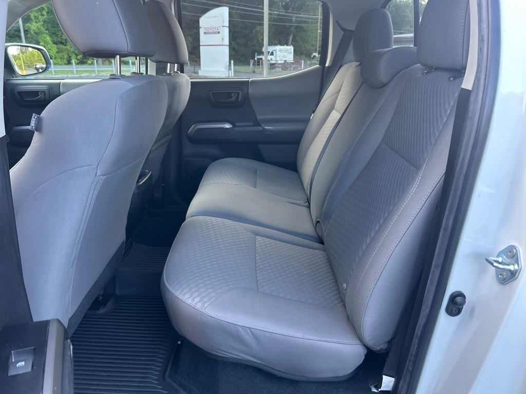 2022 Toyota Tacoma SR5 photo 24