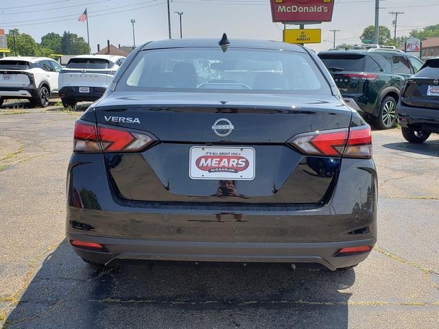 2025 Nissan Versa 1.6 SV photo 4