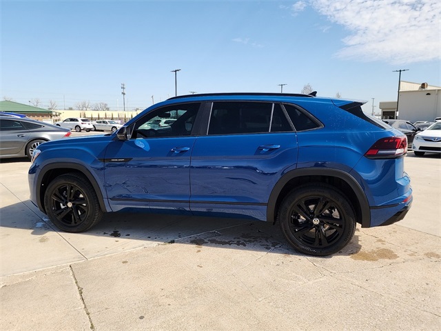 2025 Volkswagen Atlas Cross Sport SEL R-Line photo 5