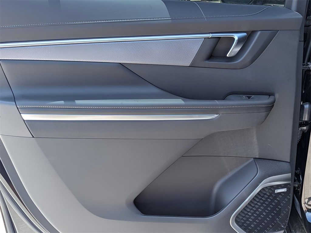 2025 Buick Enclave photo 13
