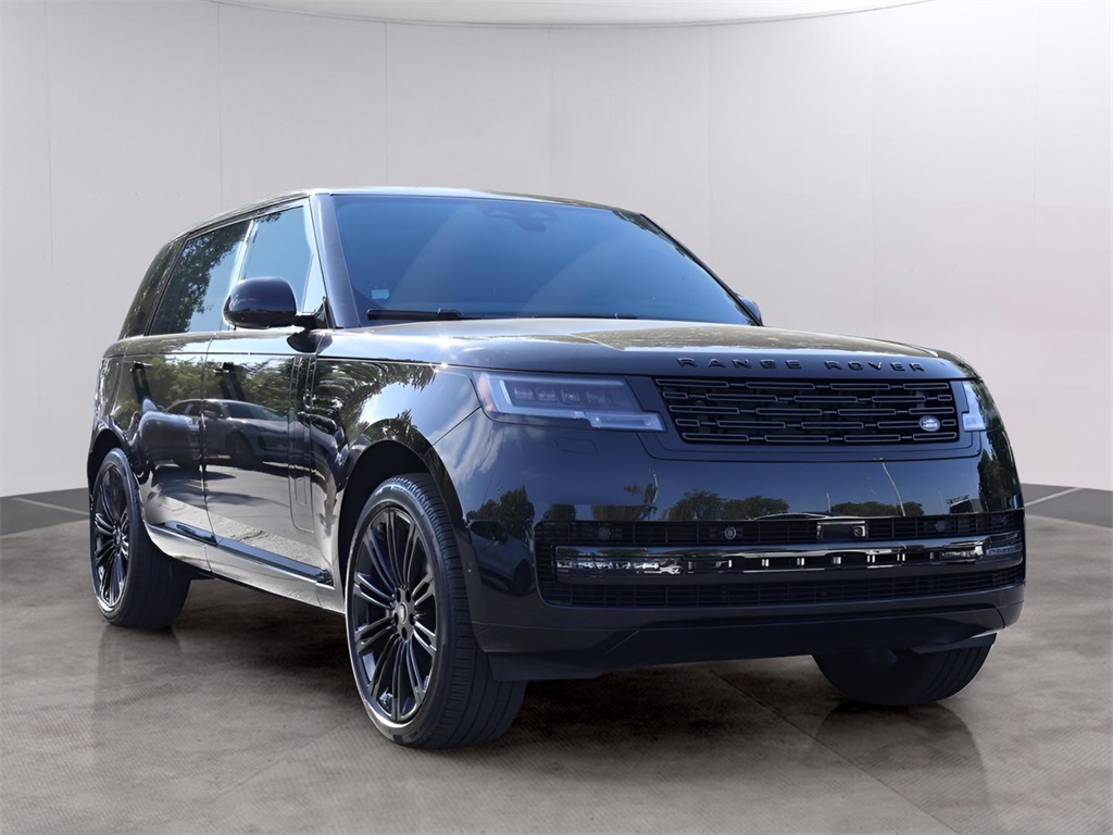 2025 Land Rover Range Rover SE photo 3