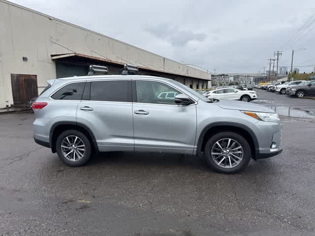 2018 Toyota Highlander SE XLE photo 2