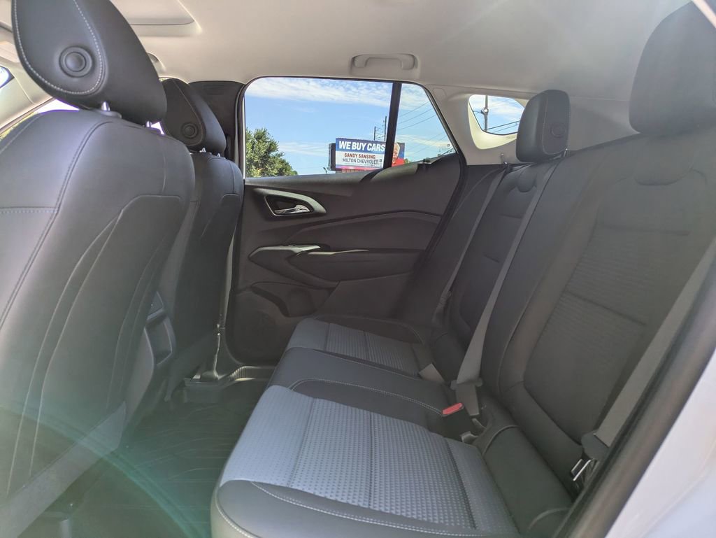2025 Chevrolet Trax LT photo 22
