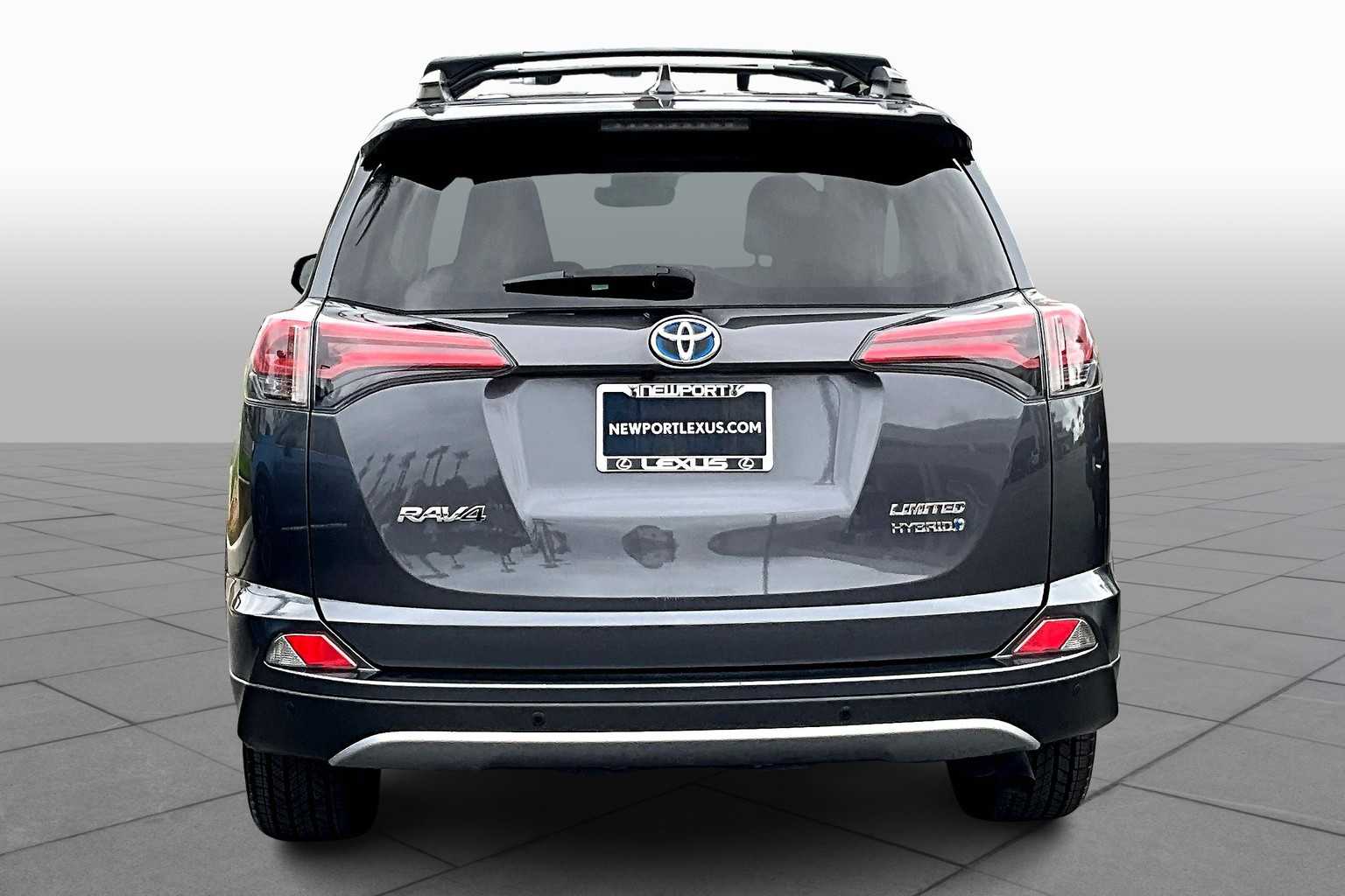 2018 Toyota RAV4 Limited photo 4