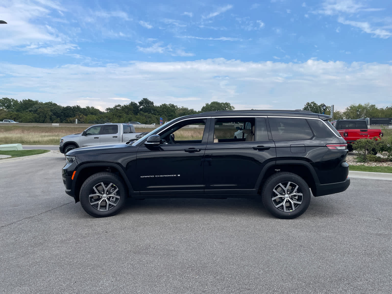 2025 Jeep Grand Cherokee Limited photo 5