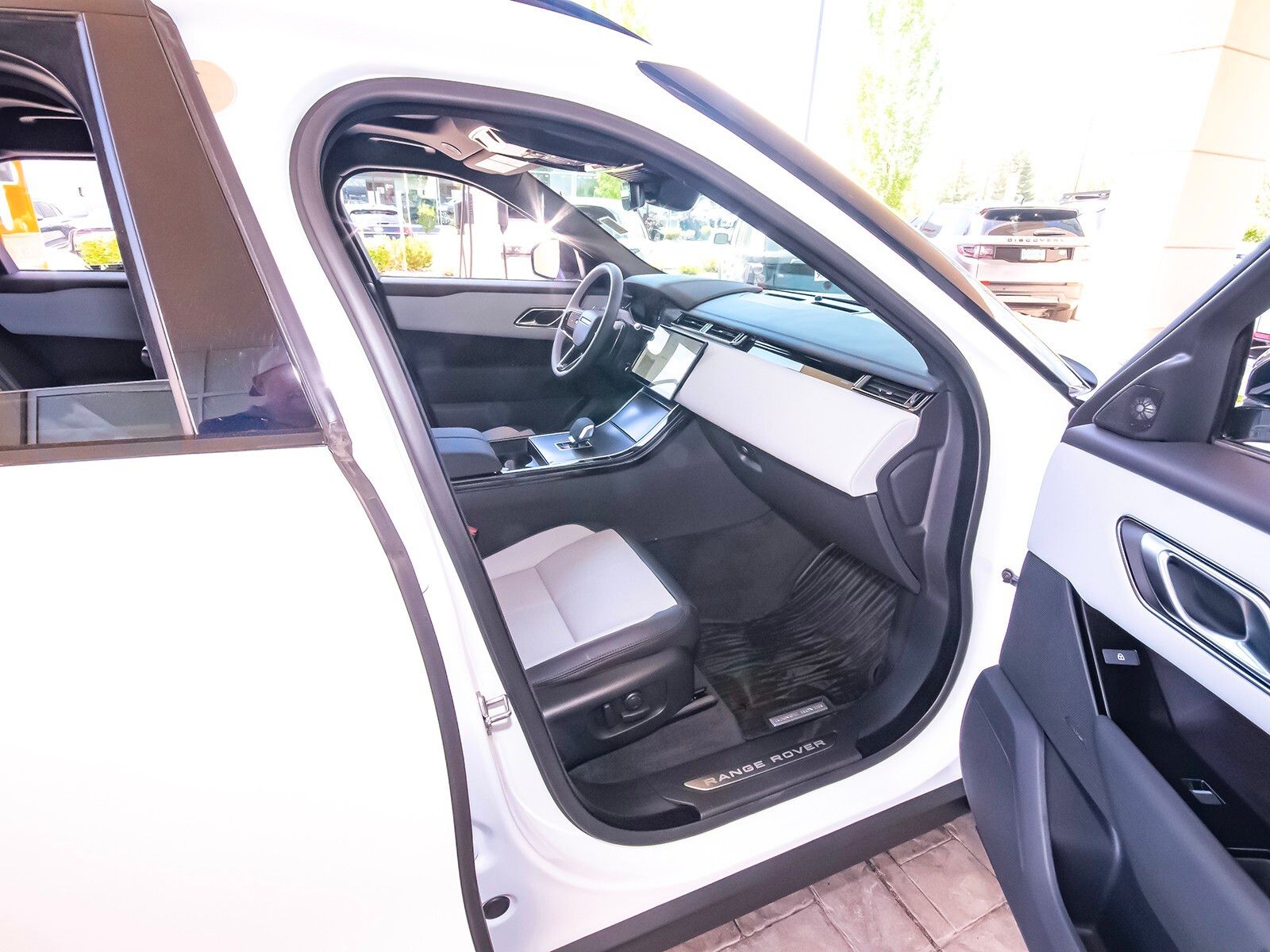 2026 Land Rover Range Rover Velar SE photo 40