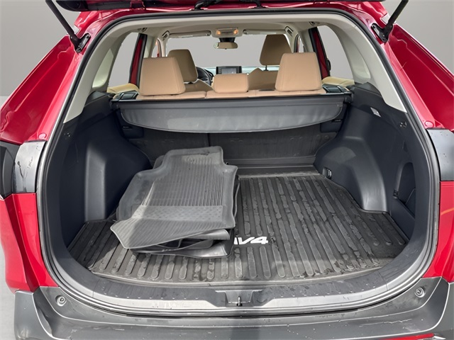 2021 Toyota RAV4 XLE photo 25