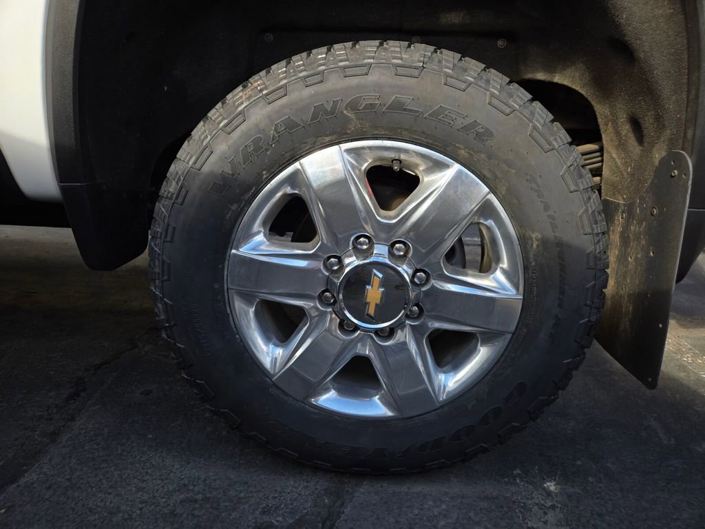 2023 Chevrolet Silverado 2500HD LTZ photo 3