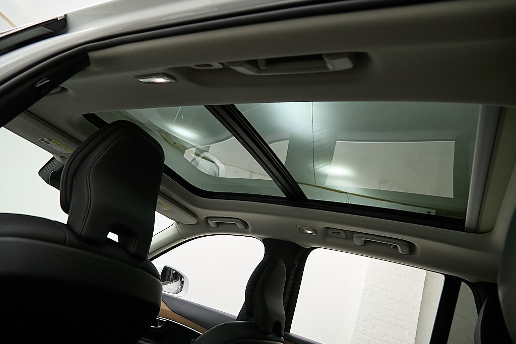 2023 VOLVO XC90 - Image 26