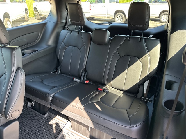 2025 Chrysler Pacifica photo 12