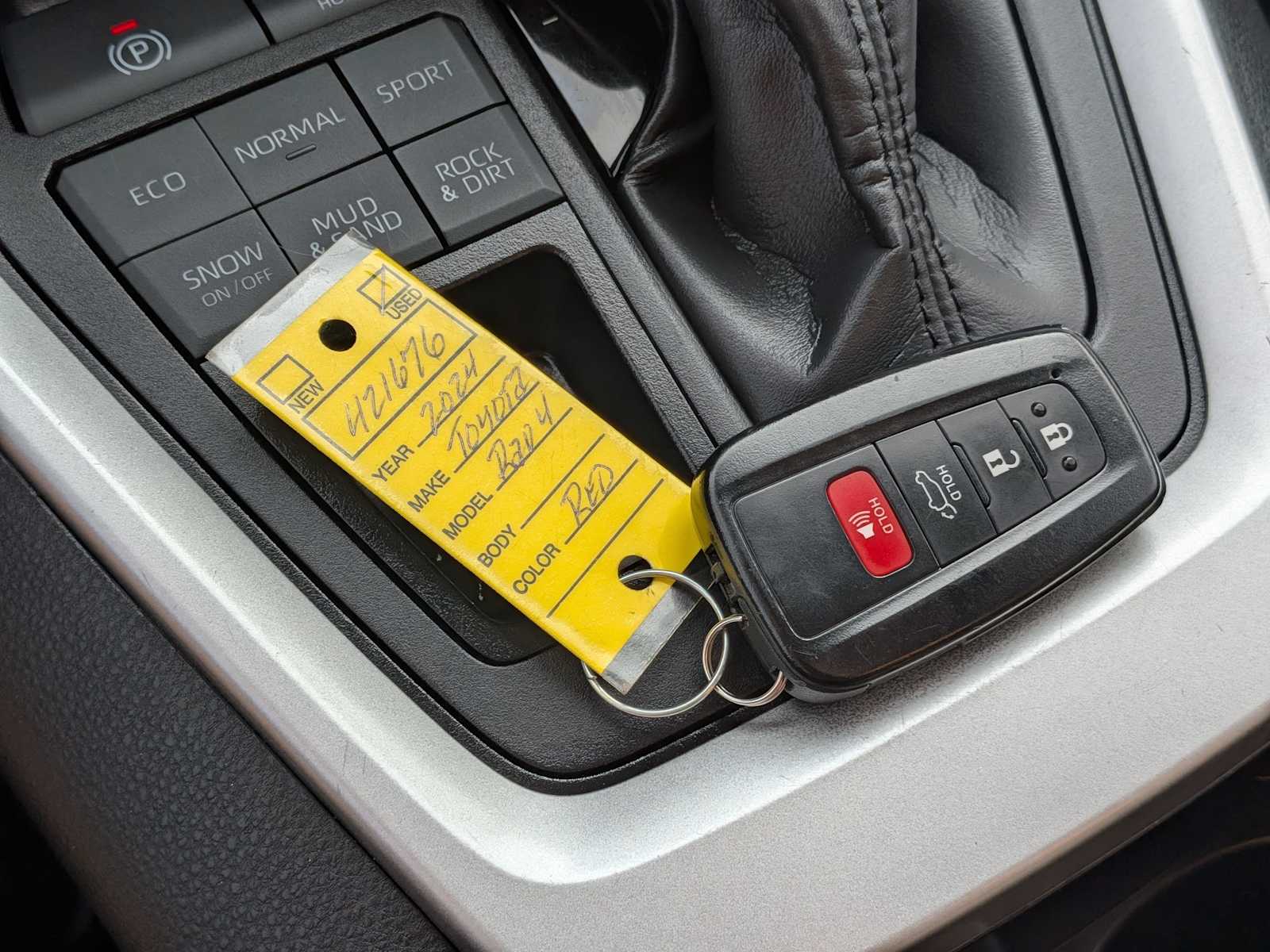 2024 Toyota RAV4 XLE photo 33