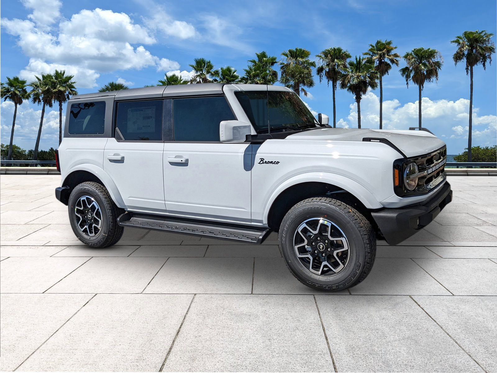 2025 Ford Bronco Outer Banks photo 2