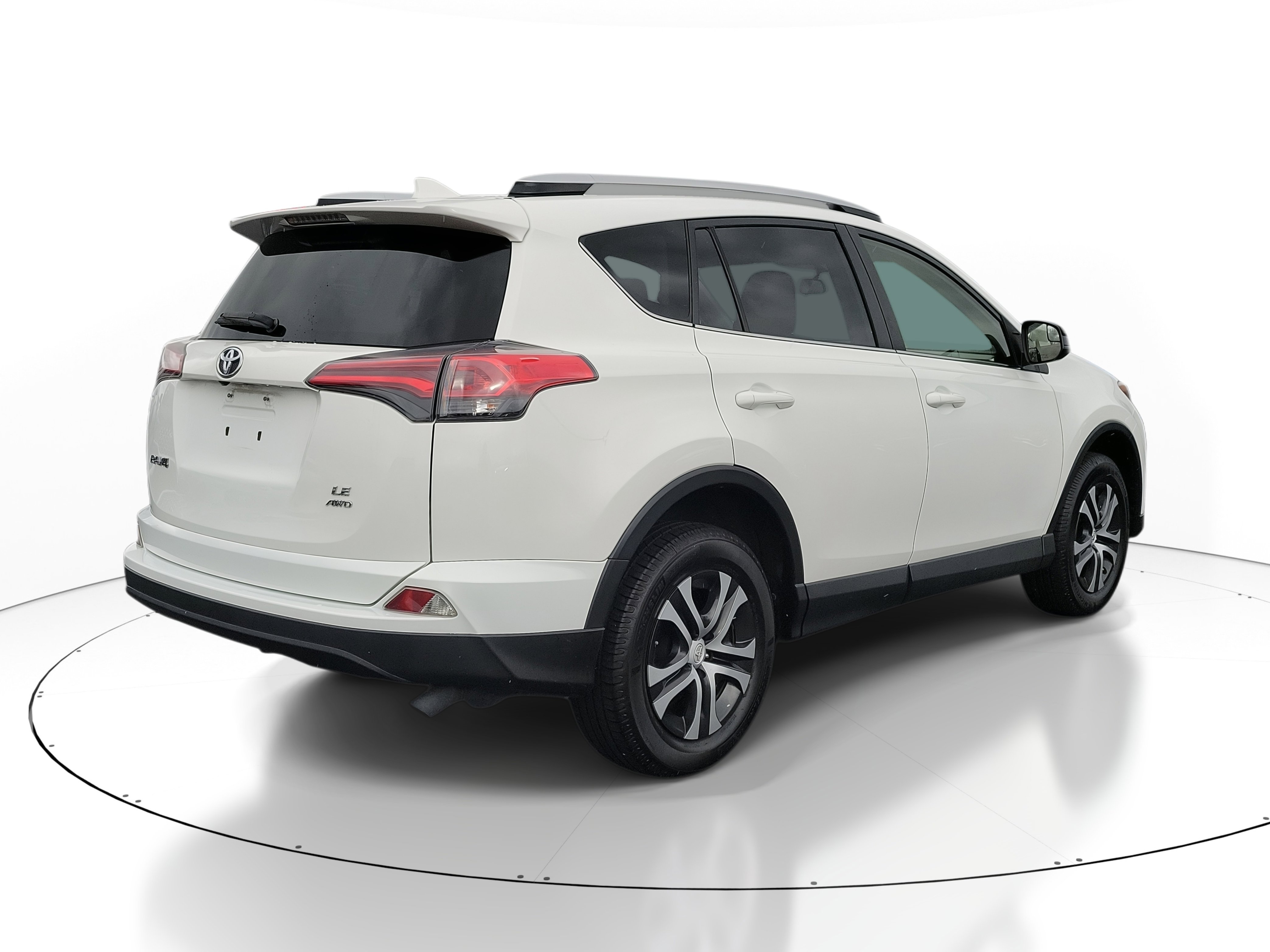 2016 Toyota RAV4 LE photo 3