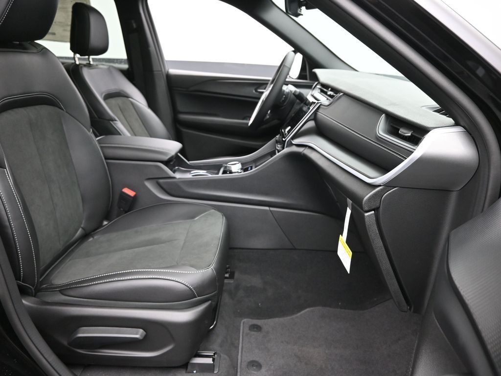 2025 Jeep Grand Cherokee Altitude X photo 5