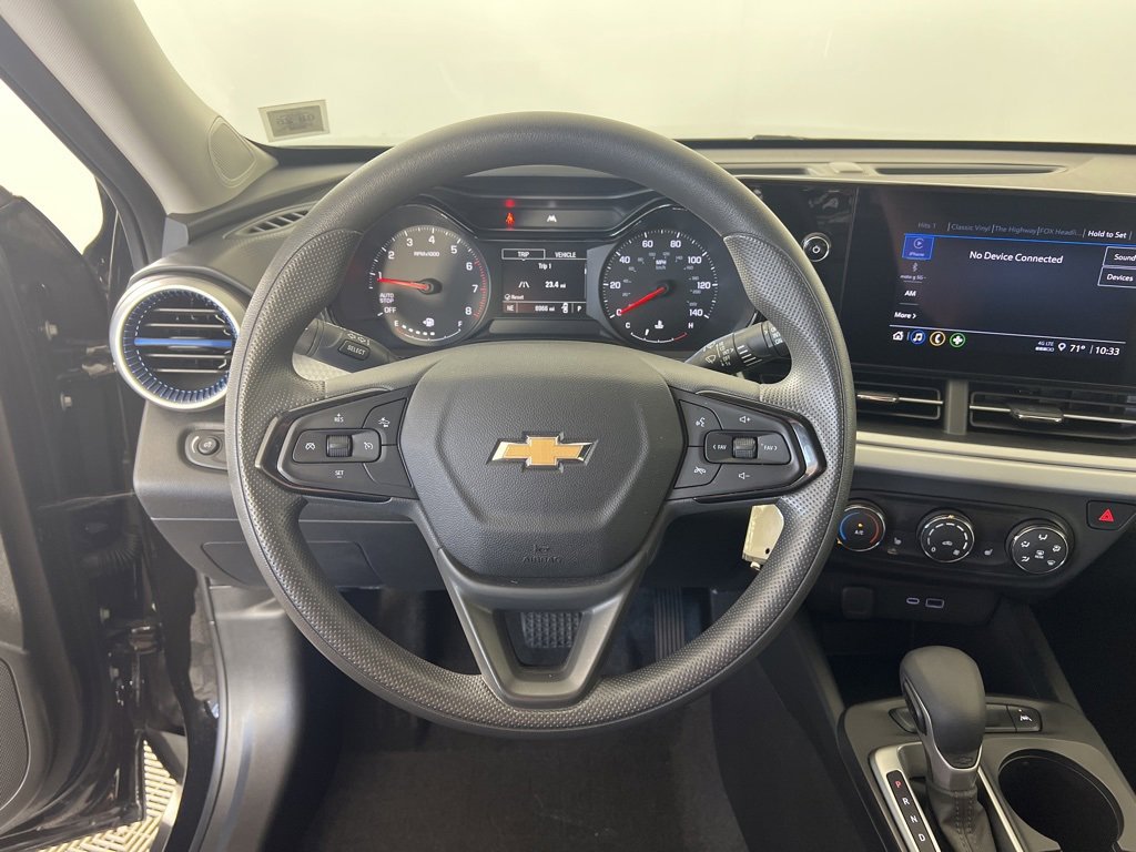 2025 Chevrolet Trax LS photo 16