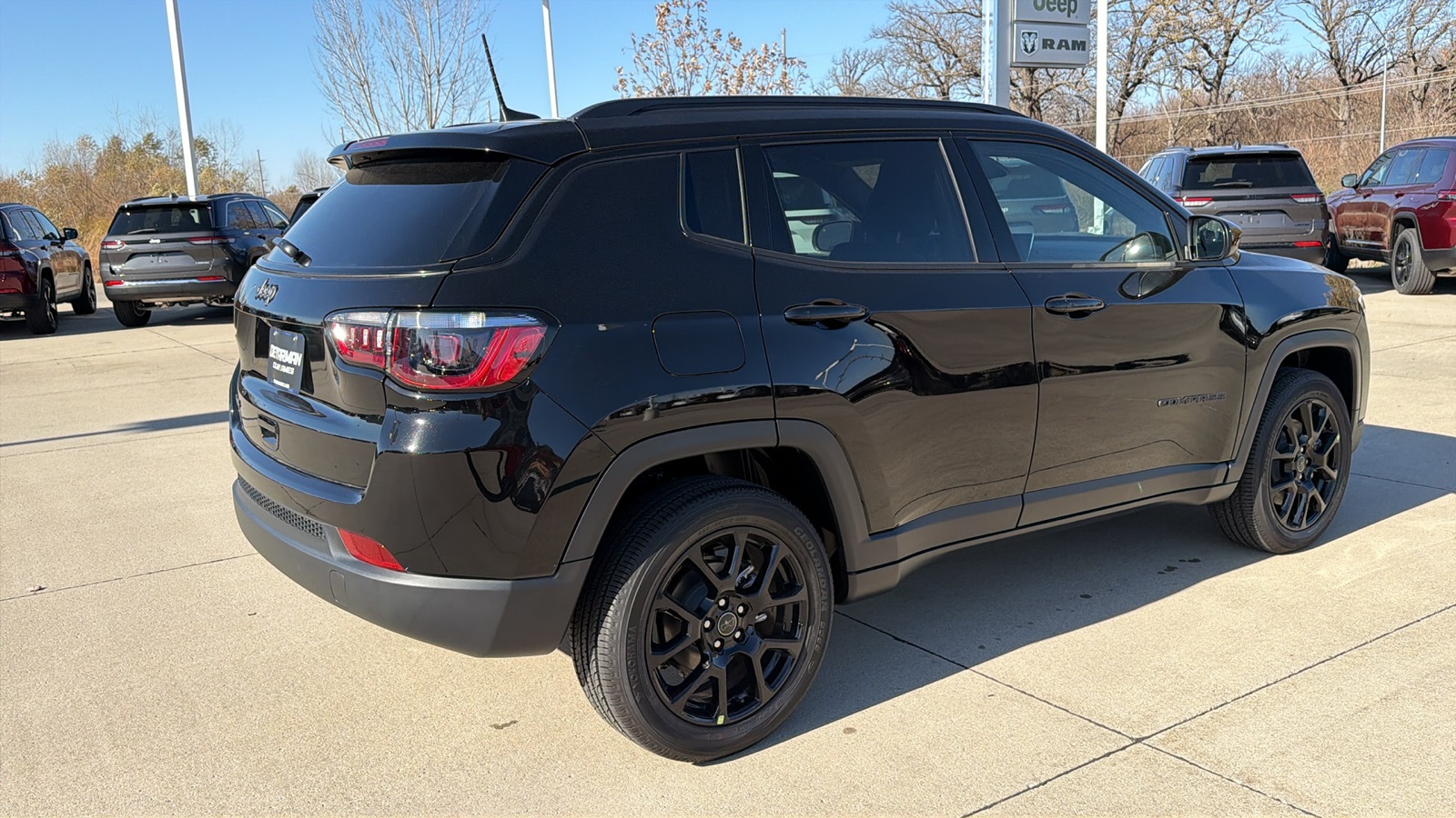 2026 Jeep Compass Latitude Altitude photo 3
