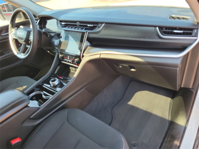 2023 Jeep Grand Cherokee Laredo photo 15