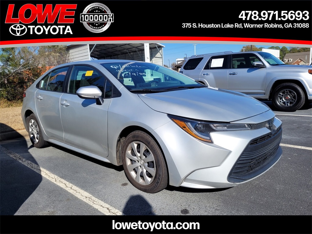 2024 Toyota Corolla LE's photo