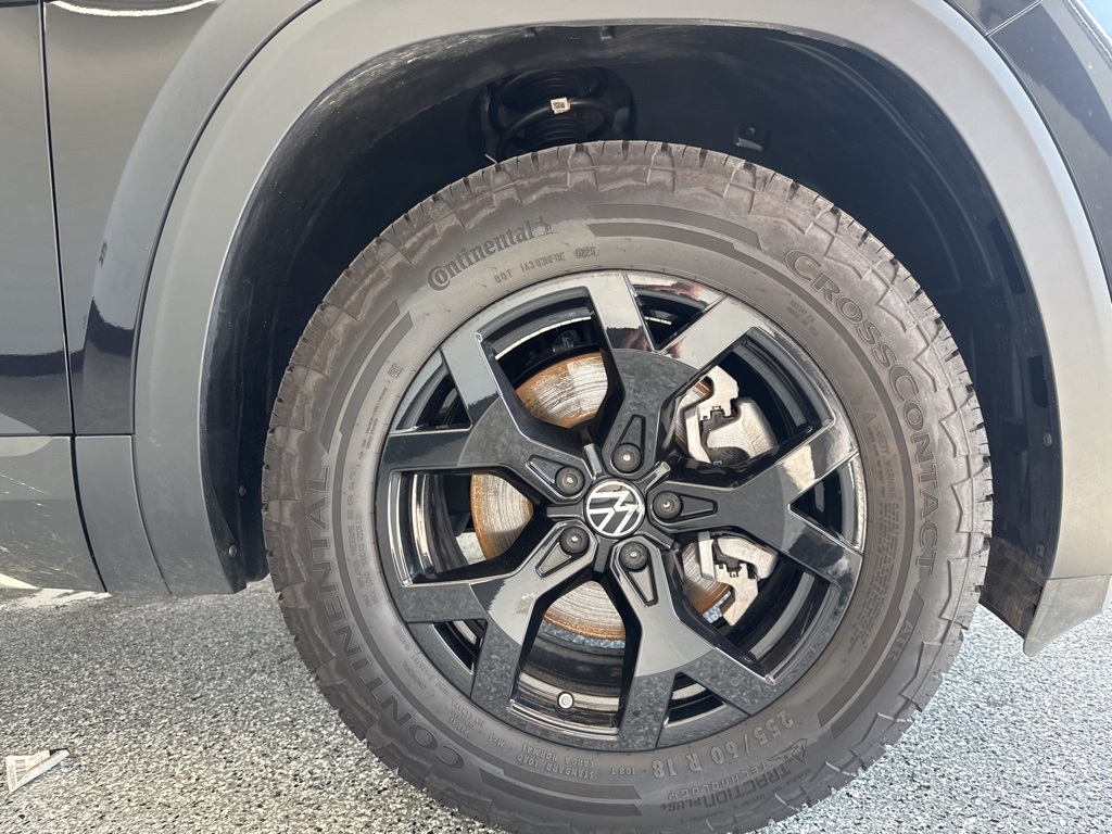 2025 Volkswagen Atlas Peak Edition SE photo 4
