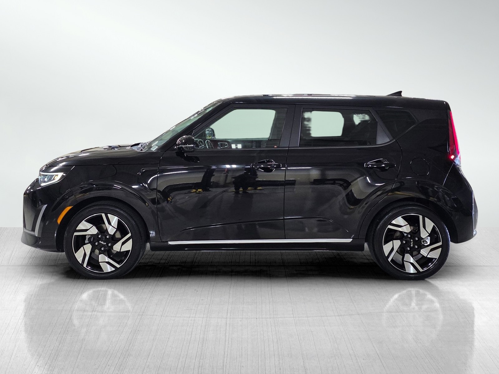 2023 Kia Soul GT-Line photo 2