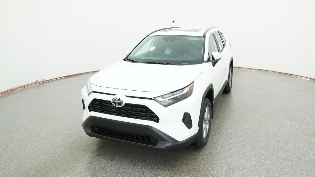 2025 Toyota RAV4 XLE photo 4