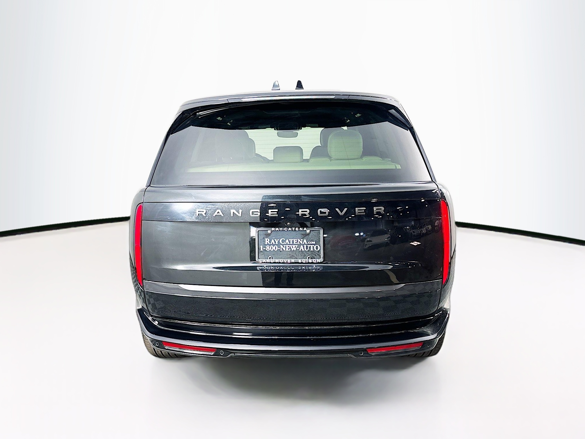 2025 Land Rover Range Rover SE photo 6