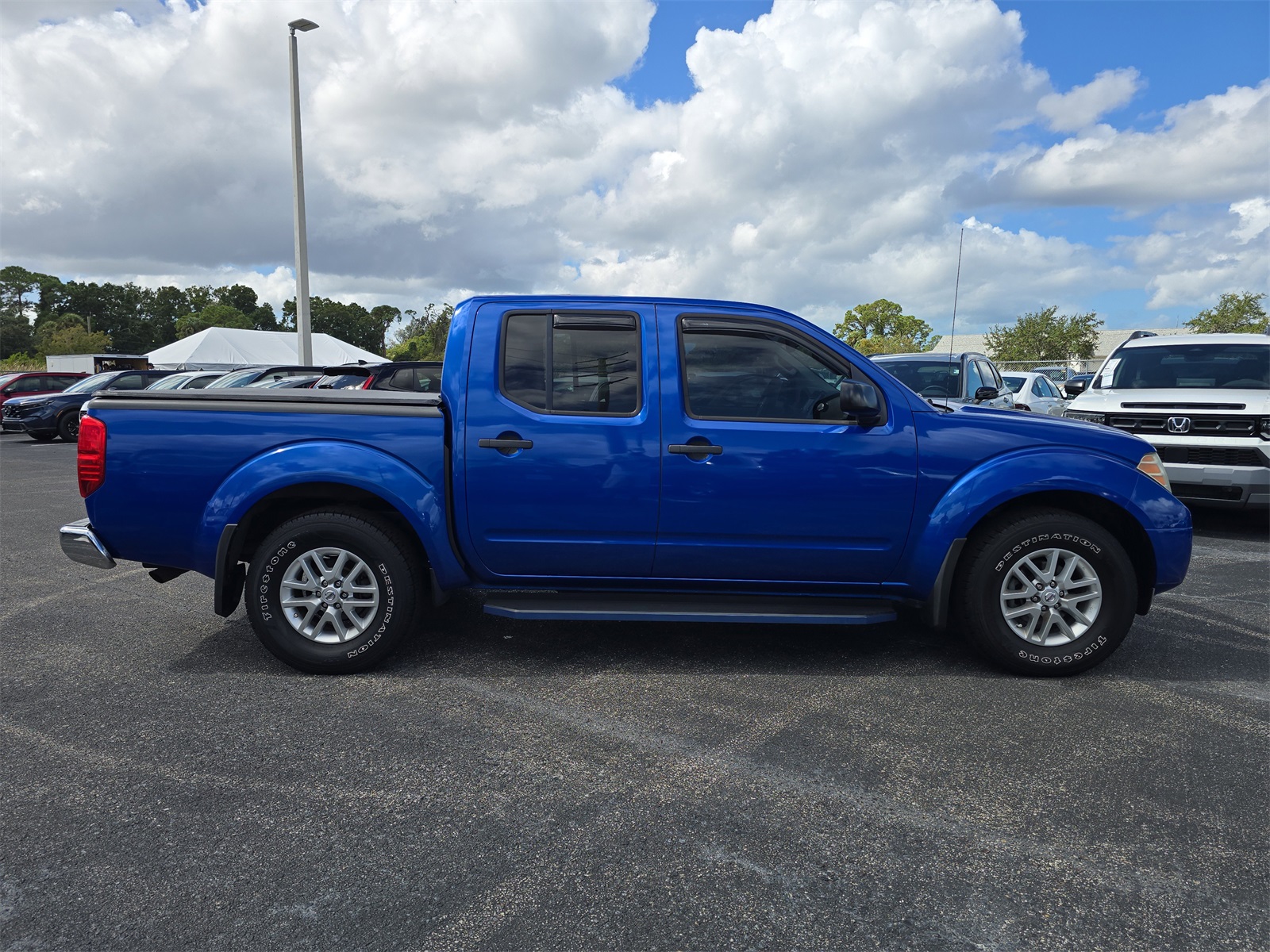 2015 Nissan Frontier SV photo 3