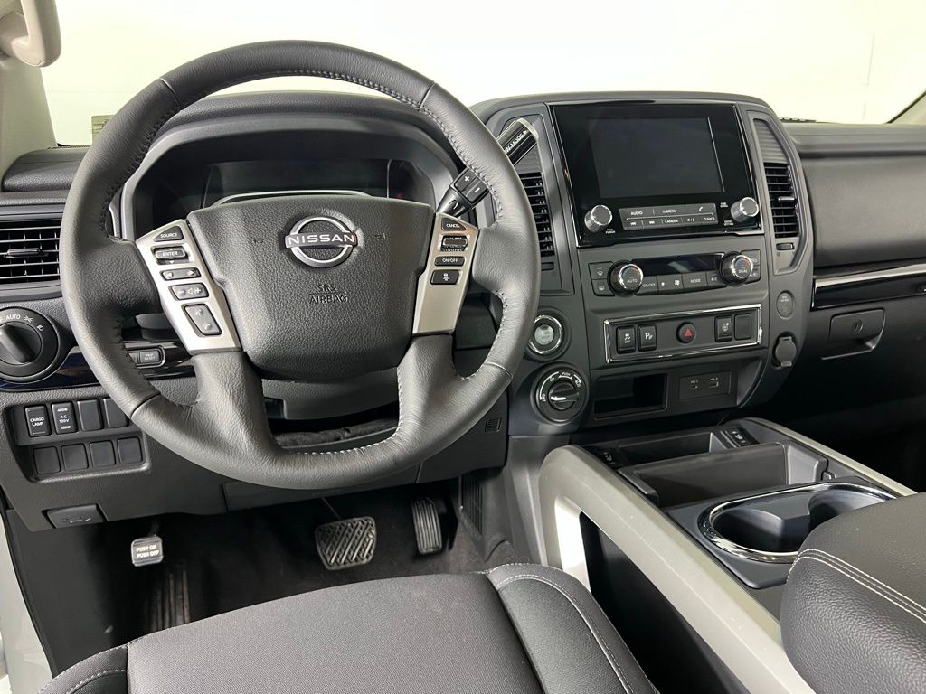 2024 Nissan Titan SV photo 10