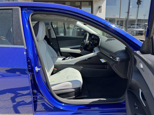 2025 Hyundai Elantra Limited photo 16