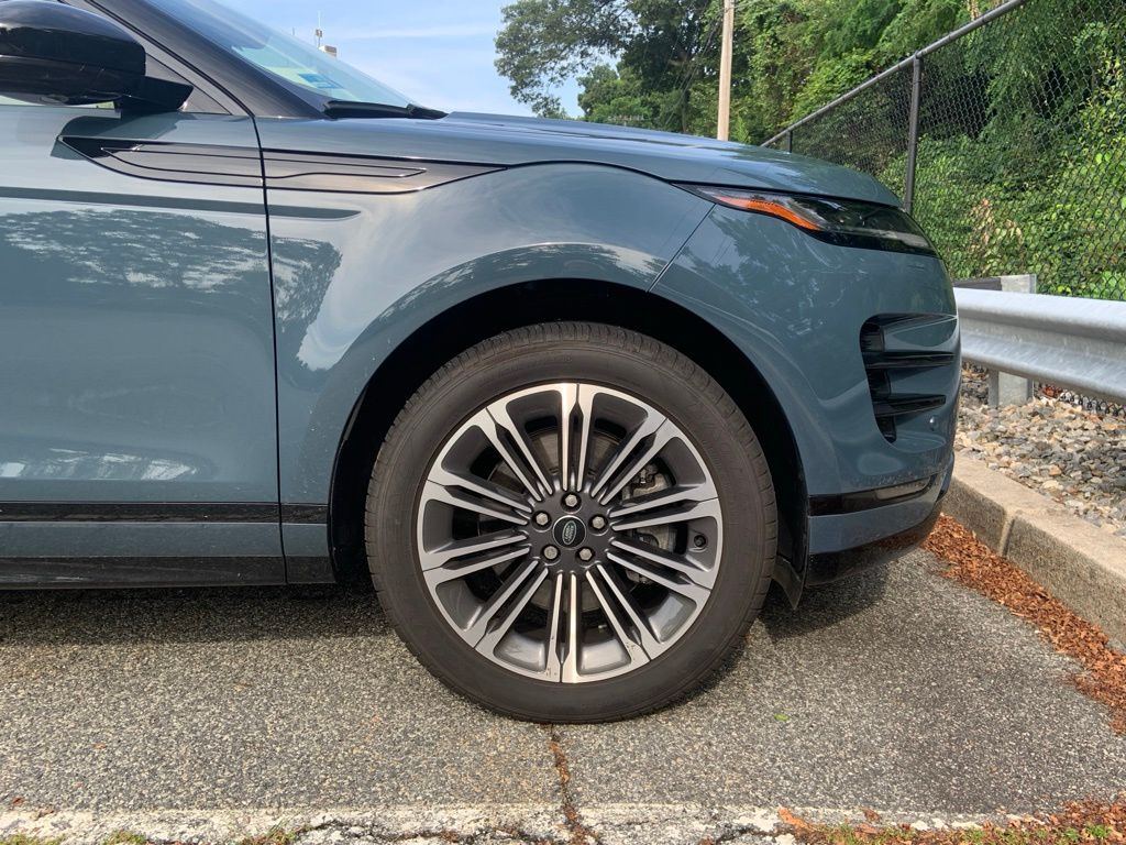 2025 Land Rover Range Rover Evoque Dynamic SE photo 9