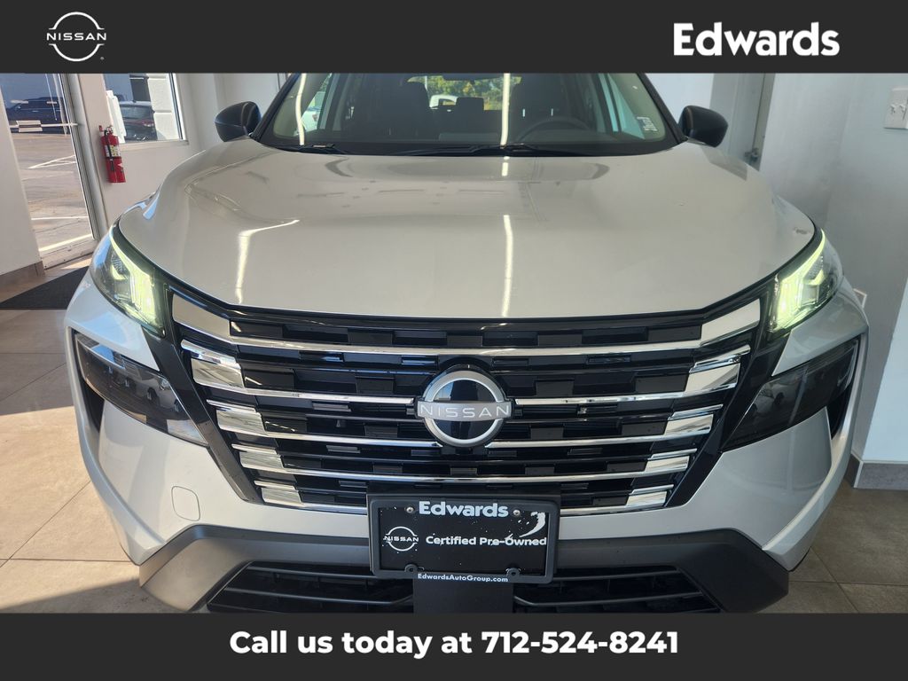 2025 Nissan Rogue S AWD photo 3