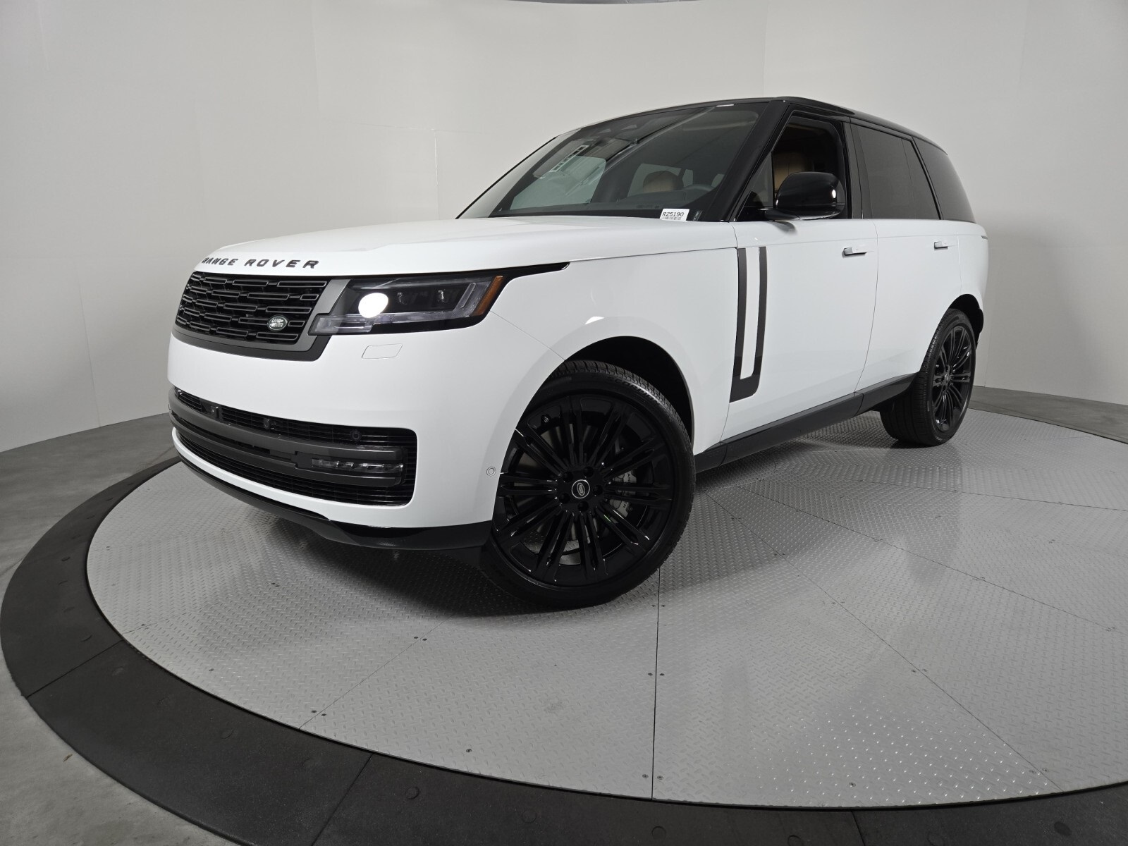 2025 Land Rover Range Rover SE's photo