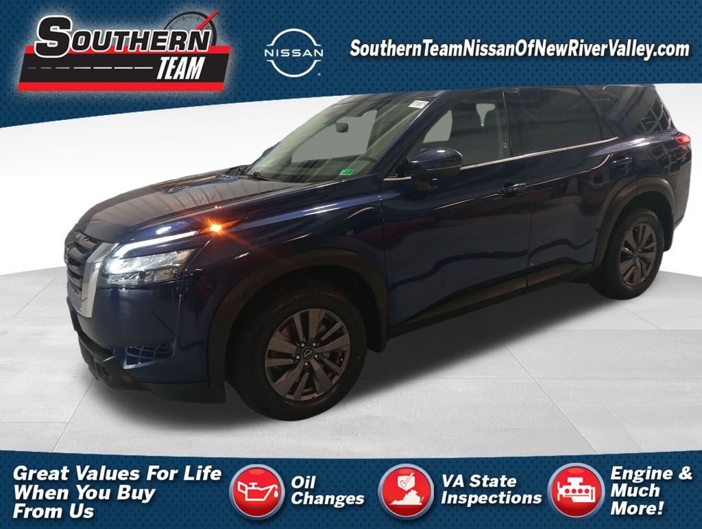 2024 Nissan Pathfinder SV's photo