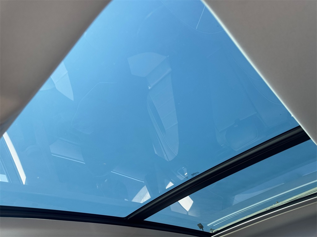 2024 Volkswagen Taos SE photo 16