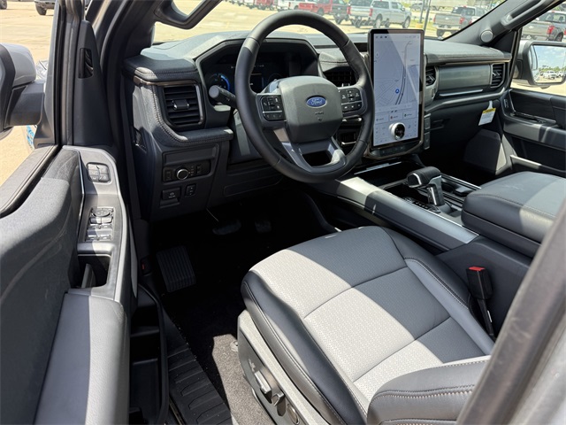 2025 Ford F-150 Lightning Lariat photo 16