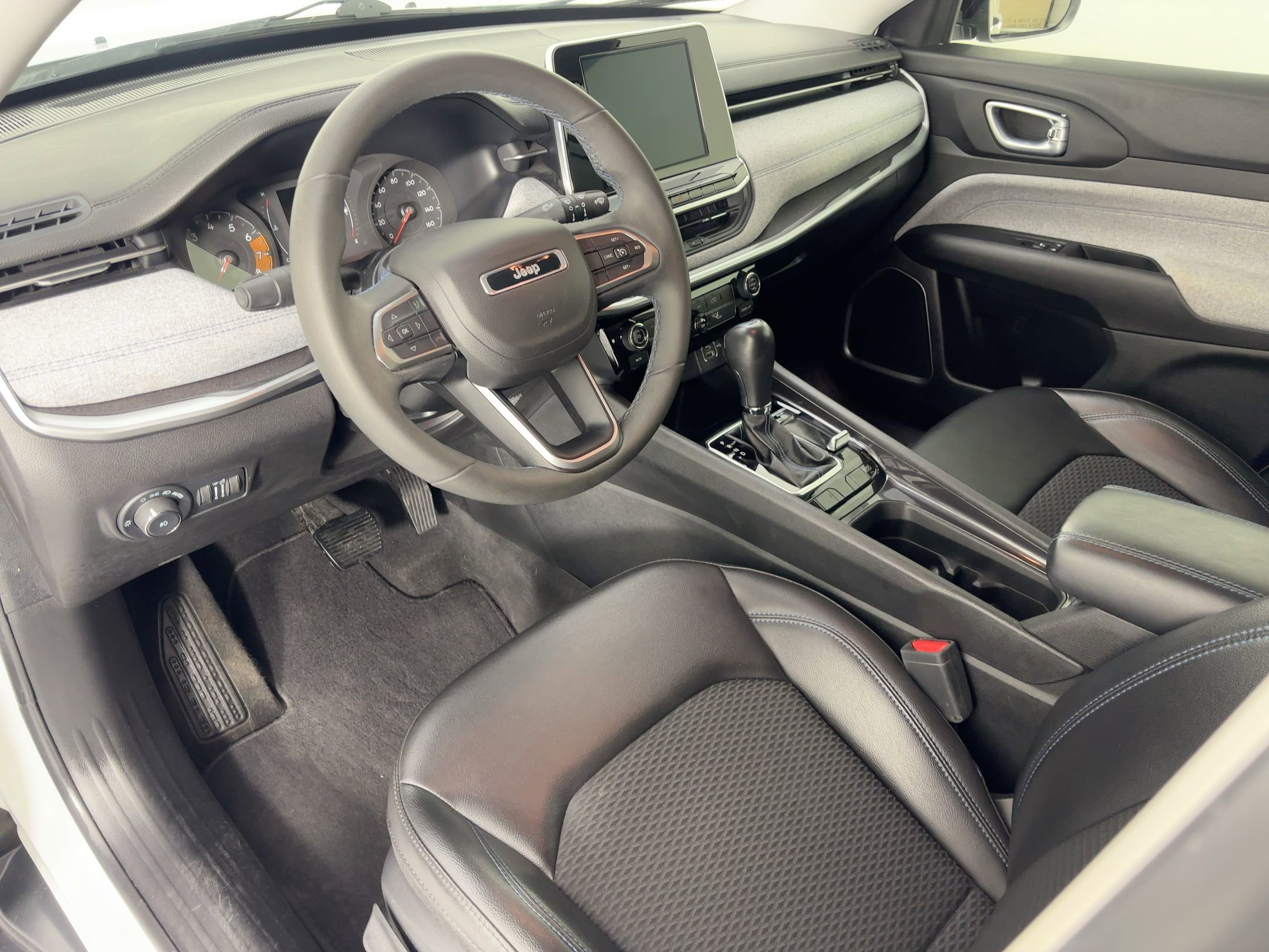 2022 Jeep Compass Latitude photo 3