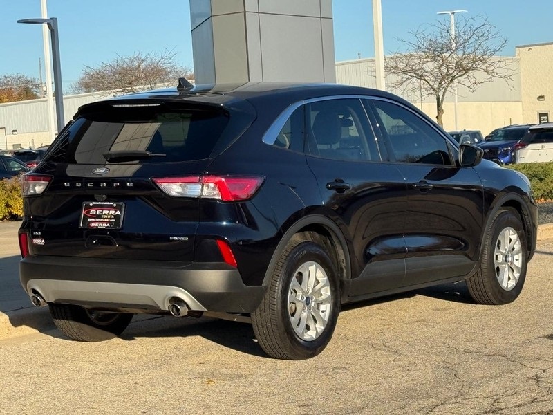 2021 Ford Escape SE photo 3