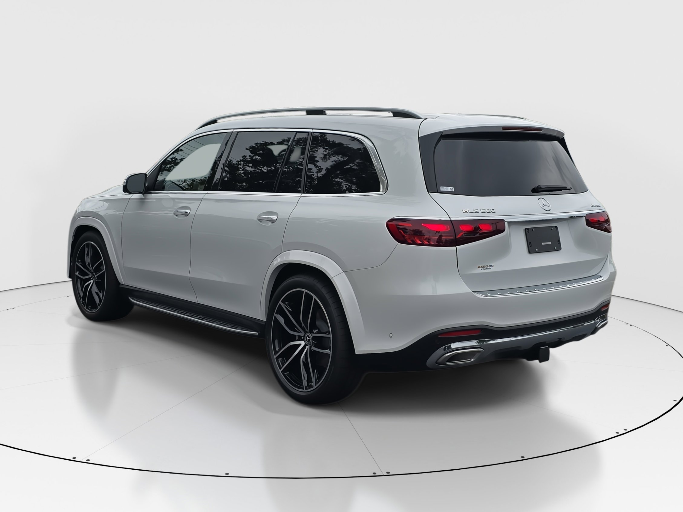 2025 Mercedes Benz GLS 580 4MATIC photo 5