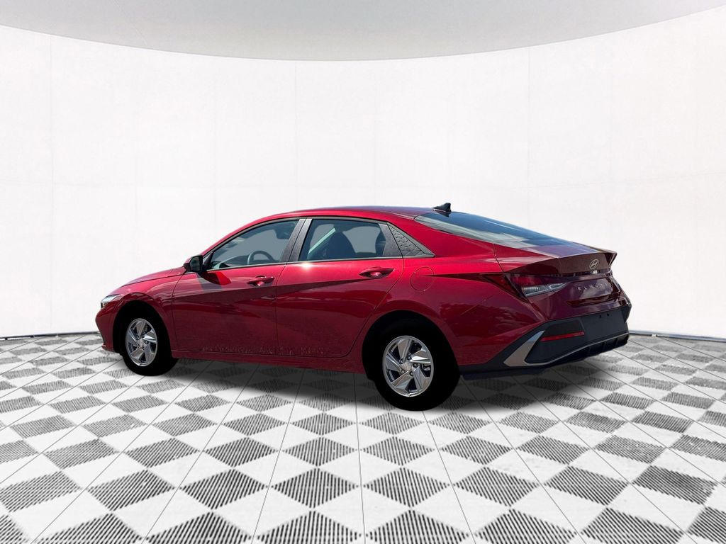 2026 Hyundai Elantra SE photo 4