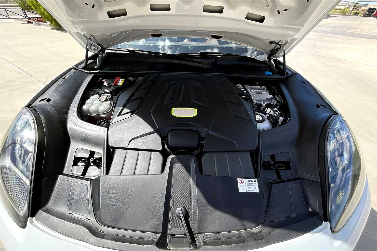 2020 Porsche Cayenne Turbo S E-Hybrid photo 20