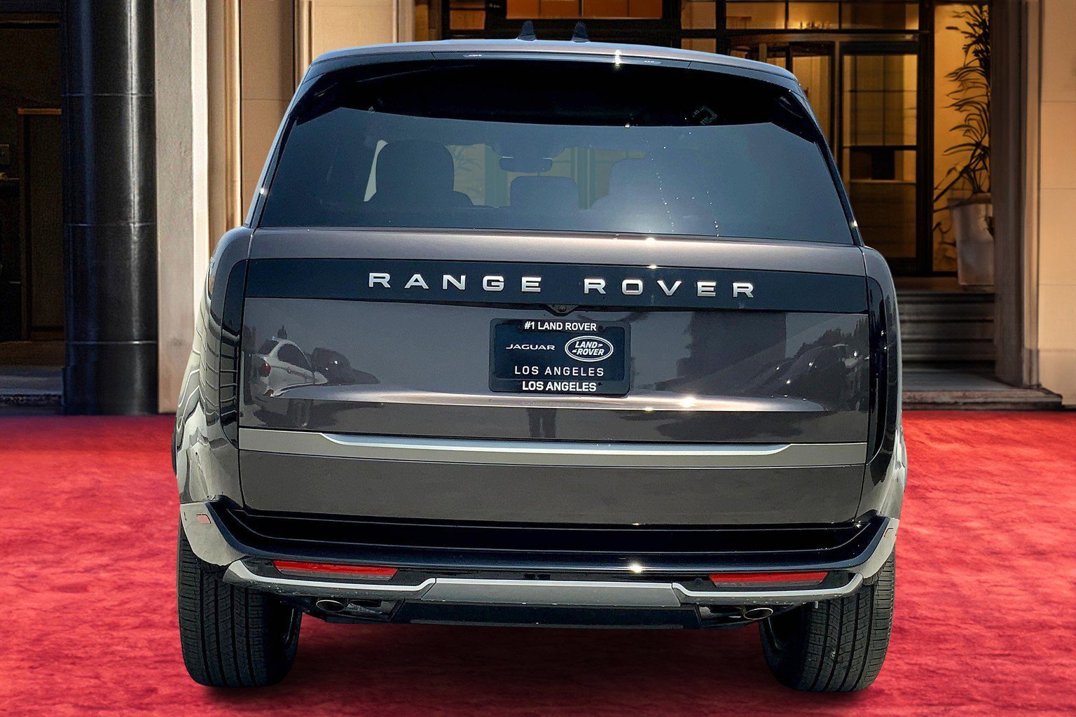 2025 Land Rover Range Rover SE photo 2