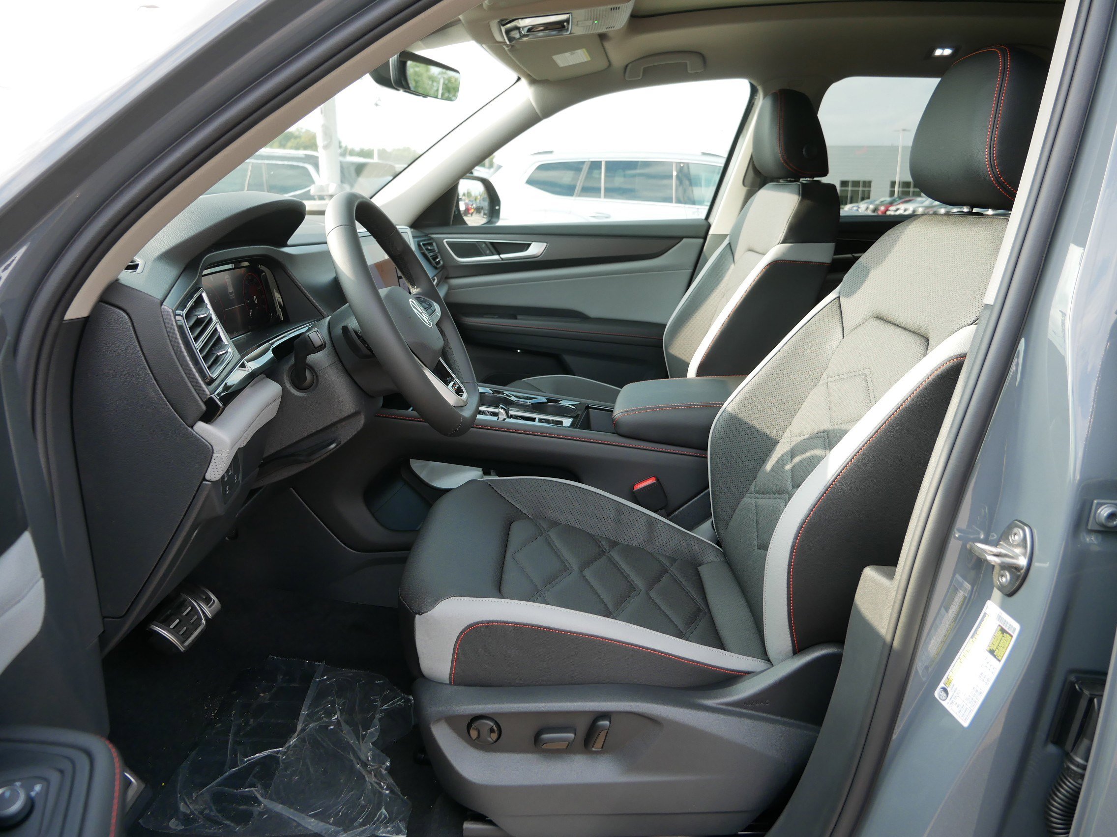 2026 Volkswagen Atlas Peak Edition SE photo 3