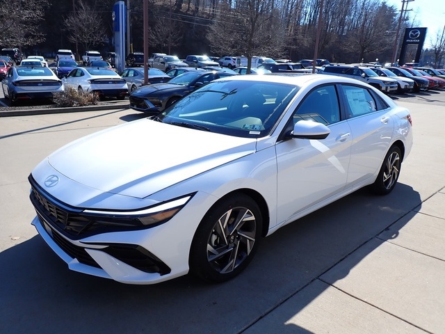 2025 Hyundai Elantra SEL Convenience photo 6