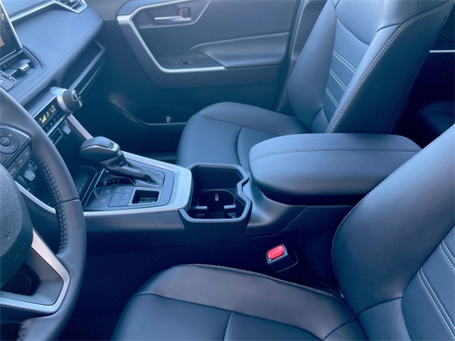 2025 Toyota RAV4 XLE Premium photo 11