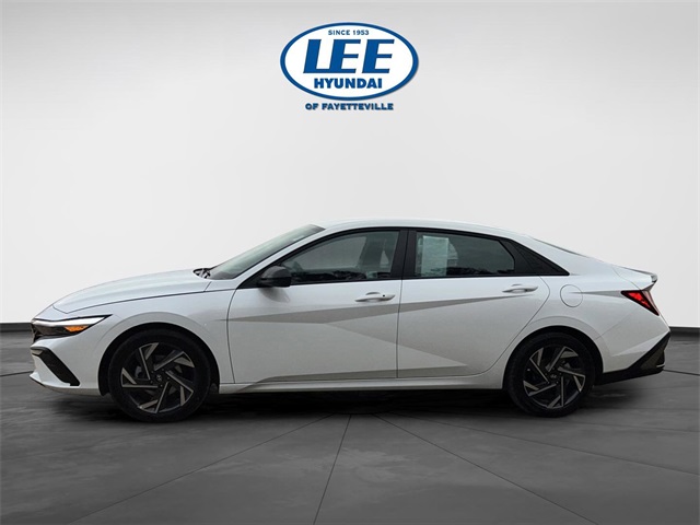 2025 Hyundai Elantra SEL Sport photo 3