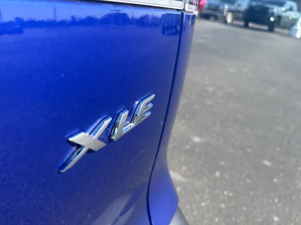 2024 Toyota Corolla Cross XLE photo 28