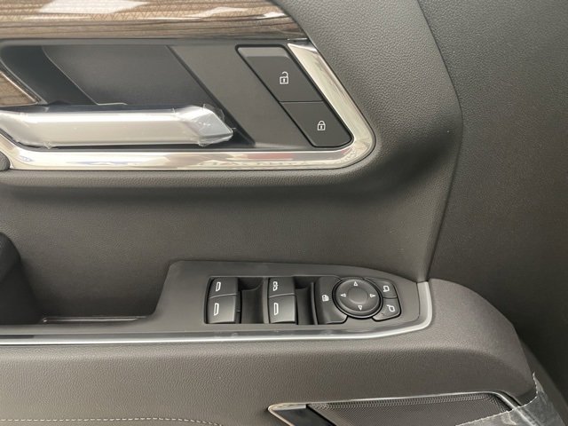 2025 Chevrolet Silverado 1500 LT photo 4