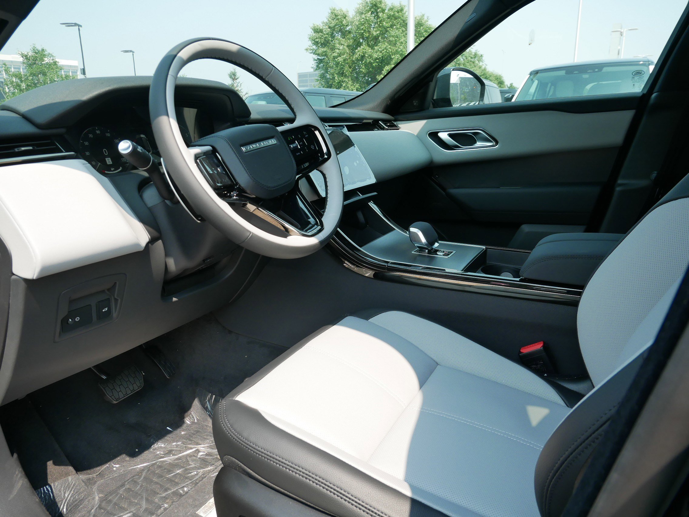 2026 Land Rover Range Rover Velar S photo 3