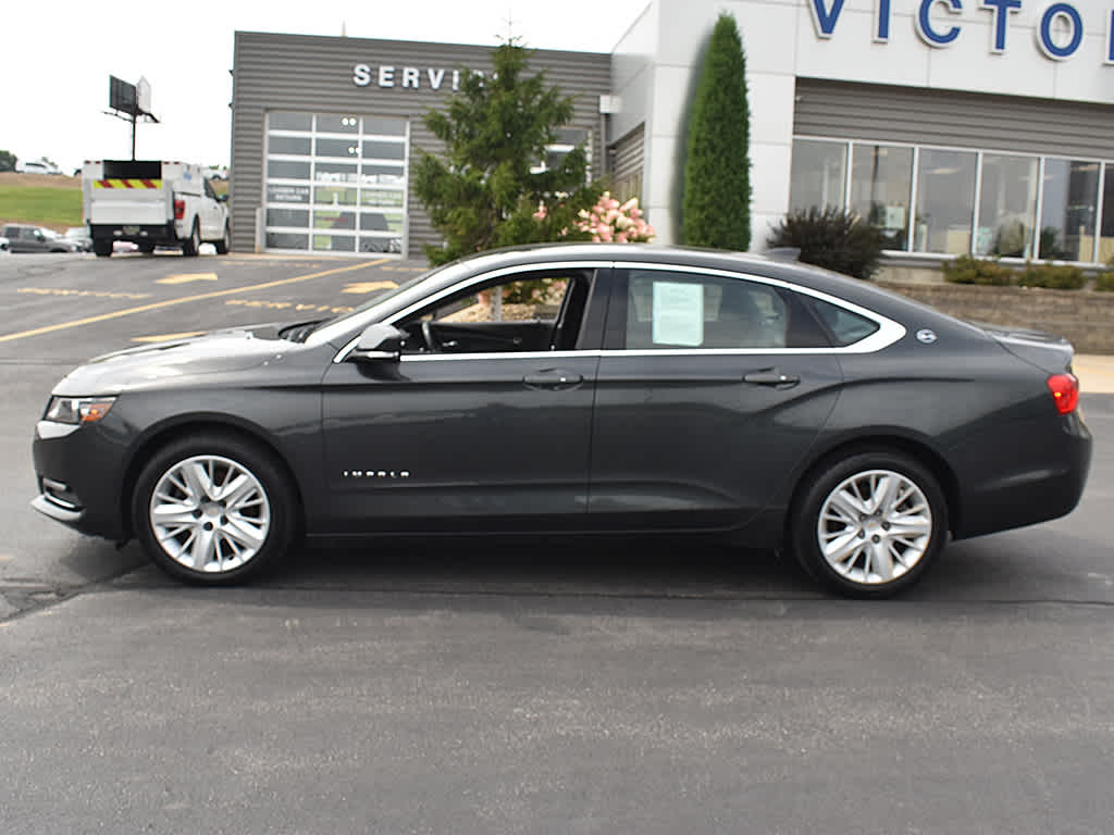 Used 2018 Chevrolet Impala 1LT with VIN 2G1105S36J9133175 for sale in Dyersville, IA